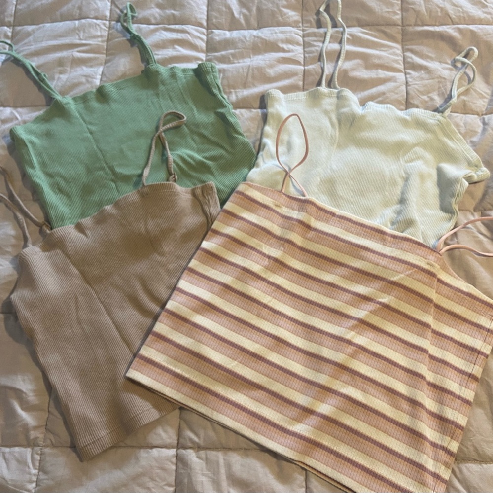 Bundle of 4 crop tank tops